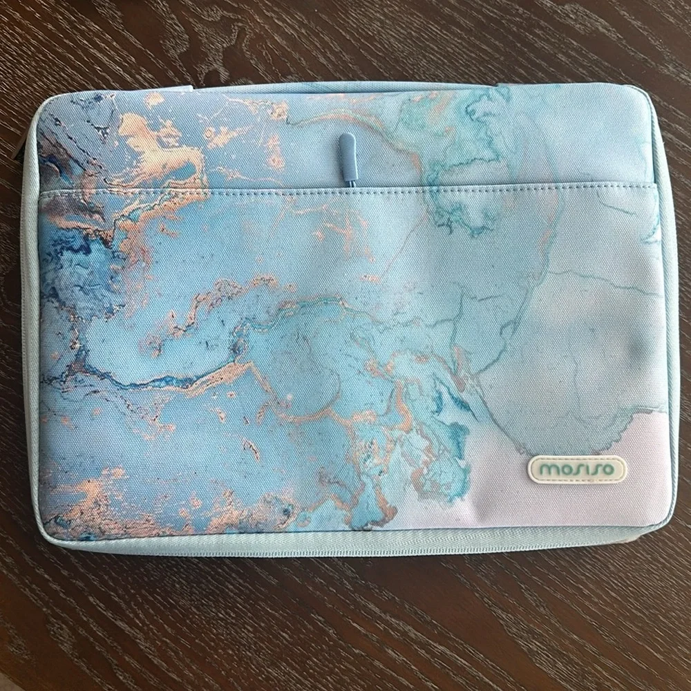 MacBook Air hard shell case and sleeve